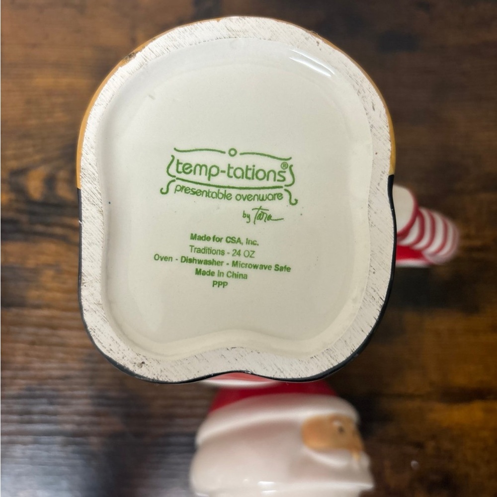 Santa Mug With Lid - Picture 7 of 7